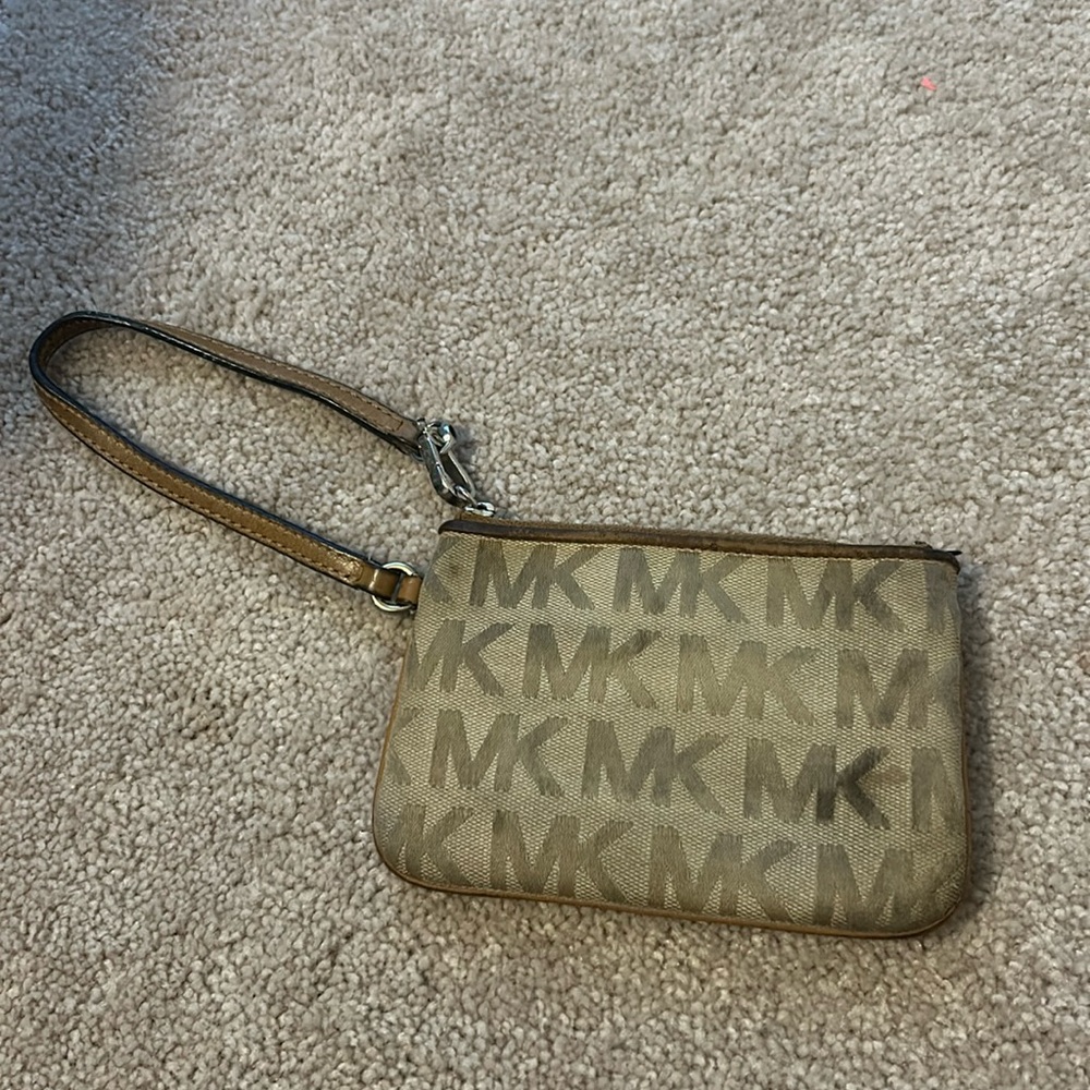 Used Michael Kors’s wrist wallet